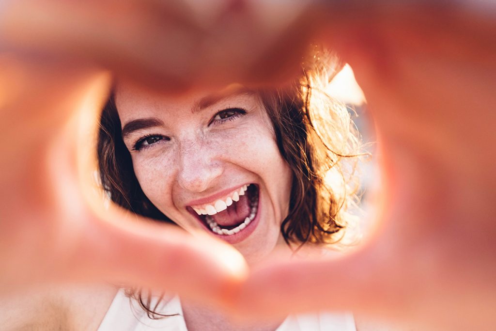 Las técnicas para aumentar la felicidad son un fraude (y la ciencia lo demuestra)